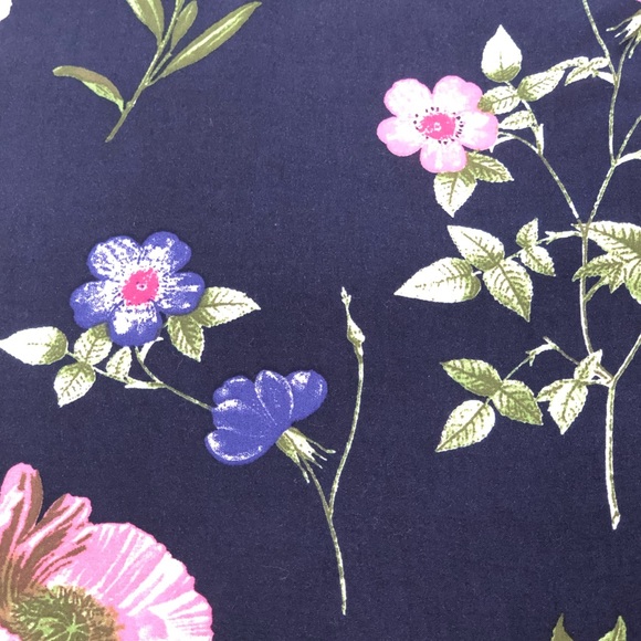 Old Navy V-Neck Floral Spaghetti Strap Top - Picture 3 of 5